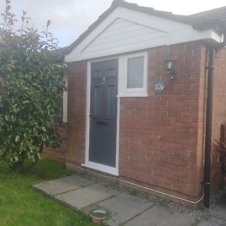 Отель Little Cosy Cwtsh Pontyclun Экстерьер фото
