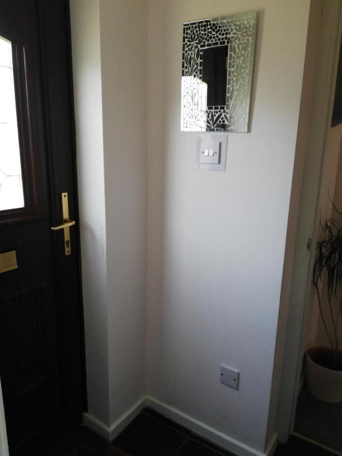 Отель Little Cosy Cwtsh Pontyclun Экстерьер фото
