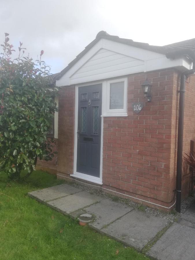 Отель Little Cosy Cwtsh Pontyclun Экстерьер фото