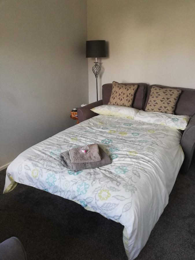 Отель Little Cosy Cwtsh Pontyclun Экстерьер фото