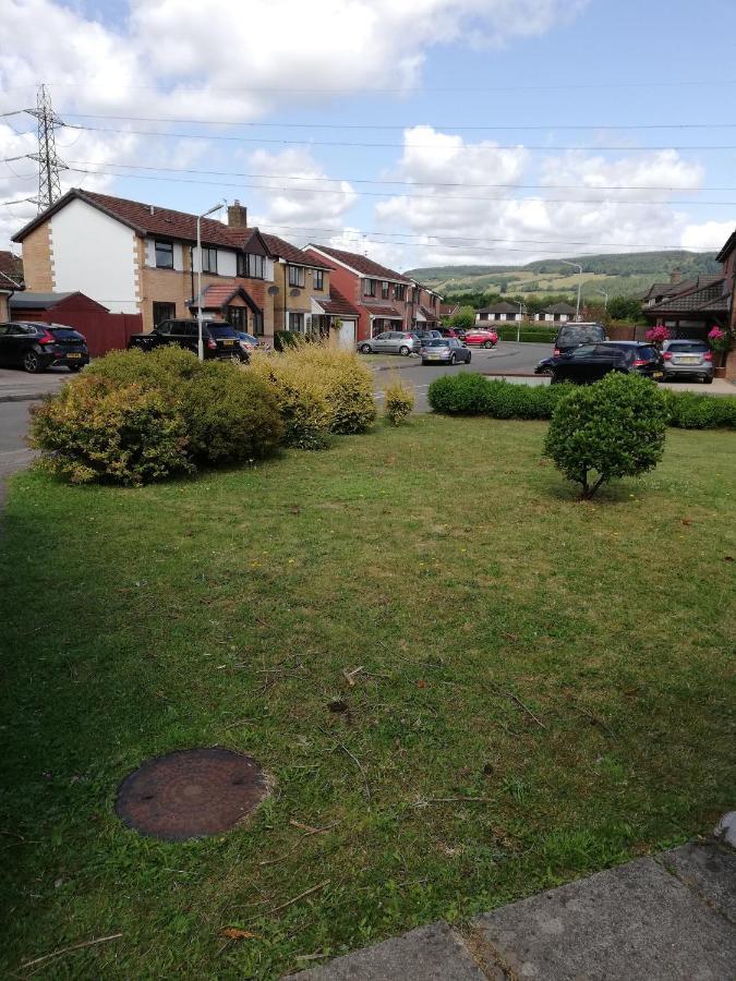 Отель Little Cosy Cwtsh Pontyclun Экстерьер фото